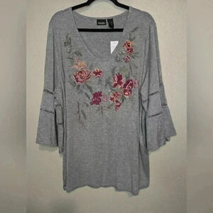 NWT SARA STUDIO Gray Floral Embroidered Designed Bell Sleeve Top - SIZE Large